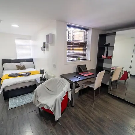 Modern Cosy Available Apartment