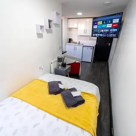 Modern Cosy Available Apartment *